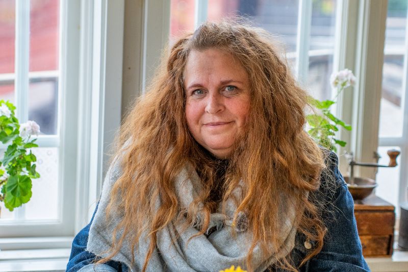 En av de personer som bidrar till att levandegöra platsens historia och berättelser. Ett personligt möte med det lokala engagemanget.